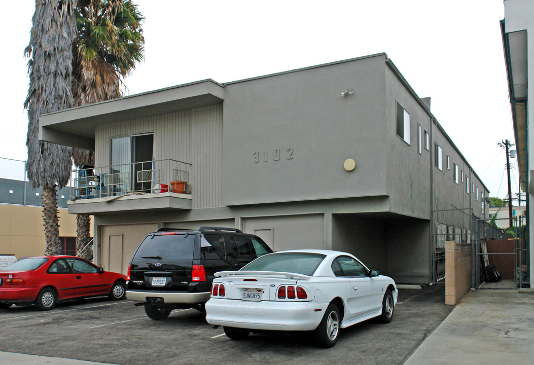 3102 S Canfield Ave in Los Angeles, CA - Building Photo