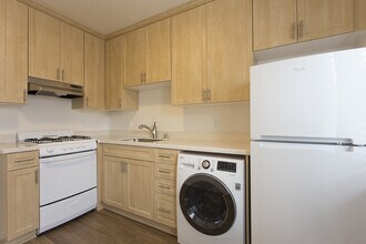 4917 Saratoga Ave-Unit -4917 in San Diego, CA - Building Photo - Building Photo