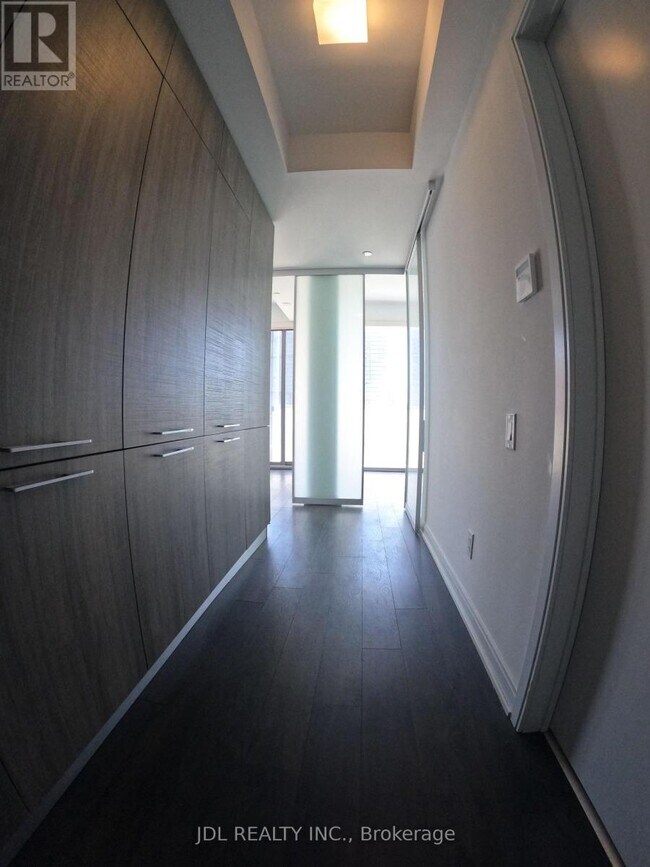 50 Charles St E in Toronto, ON - Building Photo - Building Photo