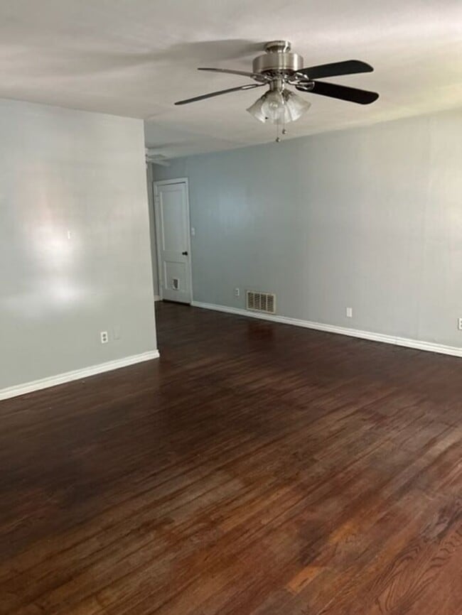 1110 W Apache St in Norman, OK - Building Photo - Building Photo