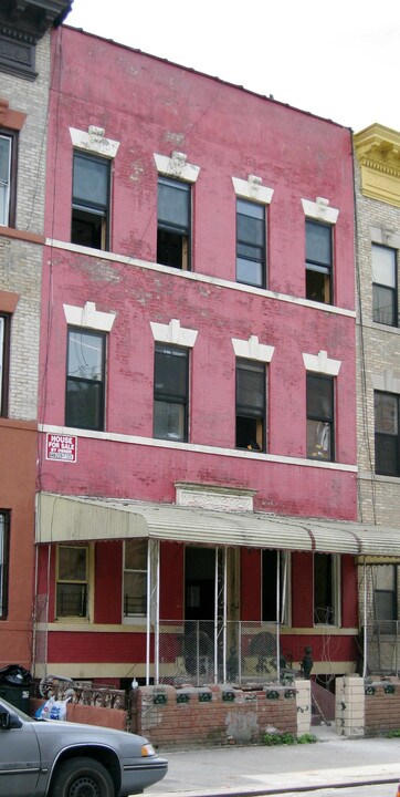 1060 Putnam Ave in Brooklyn, NY - Building Photo