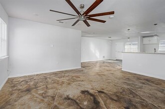 305 W Johnson St in Denison, TX - Building Photo - Building Photo