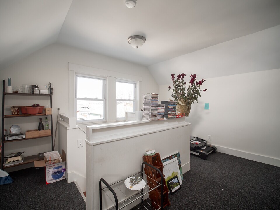 99 2nd St in Medford, MA - Foto de edificio