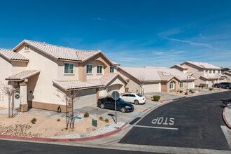 West Main Villas in Hesperia, CA - Building Photo - Building Photo