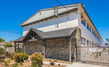 4461 Menlo Ave in San Diego, CA - Foto de edificio - Building Photo