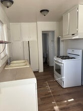 1130 N Green St in Hanford, CA - Building Photo - Building Photo