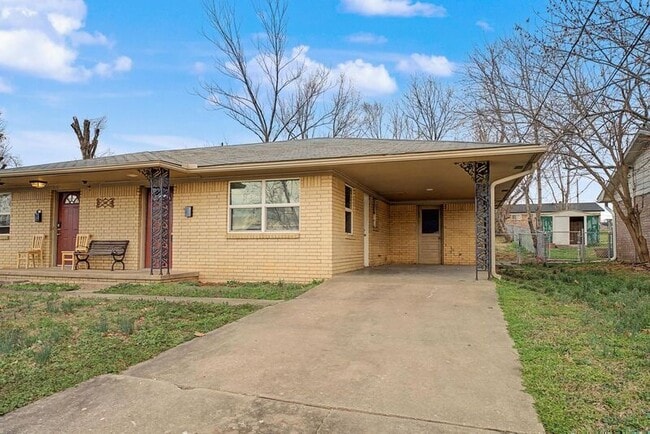 911 S 10th St in Rogers, AR - Building Photo - Building Photo