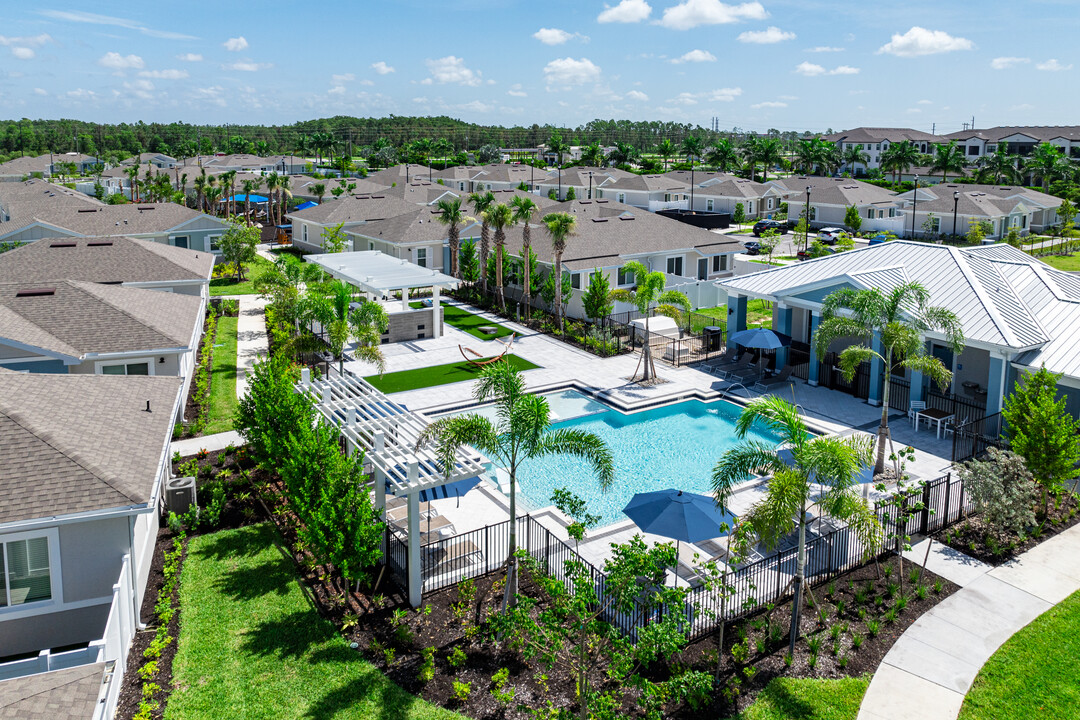 Villas at Gulf Coast in Ft. Myers, FL - Foto de edificio