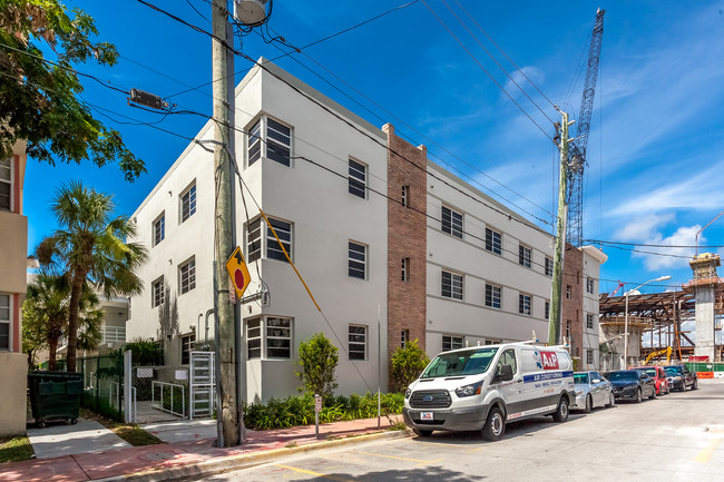 London House in Miami Beach, FL - Foto de edificio - Building Photo