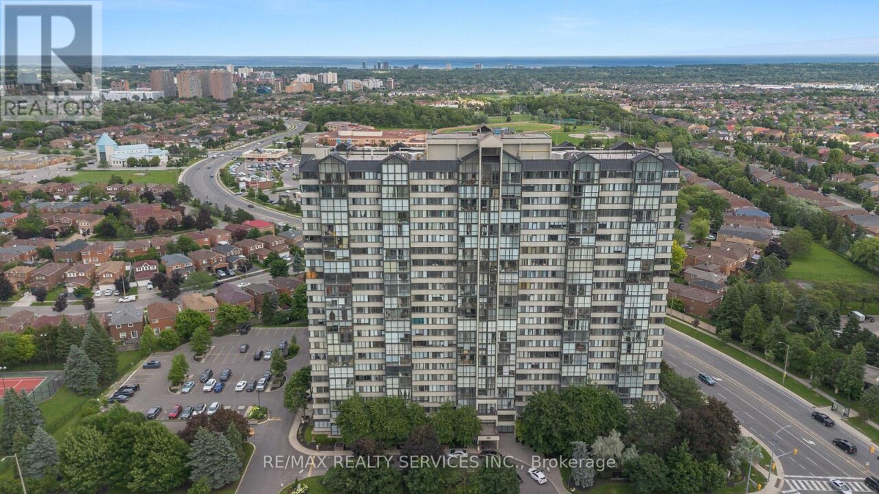 350-350 Webb Dr in Mississauga, ON - Building Photo