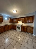 120 15th St, Unit #4 in Fall River, MA - Building Photo