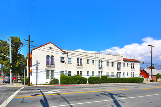 901 N Arrowhead Ave in San Bernardino, CA - Foto de edificio - Building Photo