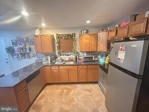 1710 W Girard Ave in Philadelphia, PA - Building Photo - Building Photo