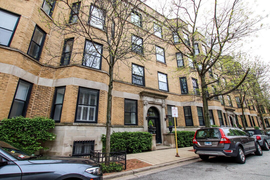 1709 N Crilly Ct in Chicago, IL - Building Photo