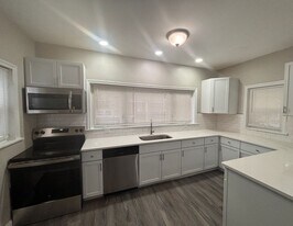 501 E Montgomery Ave in North Wales, PA - Building Photo