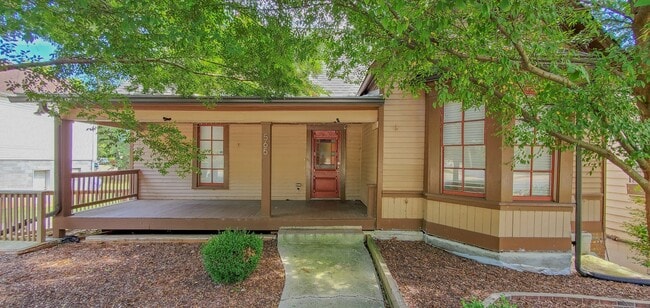 property at 565 W Hancock Ave