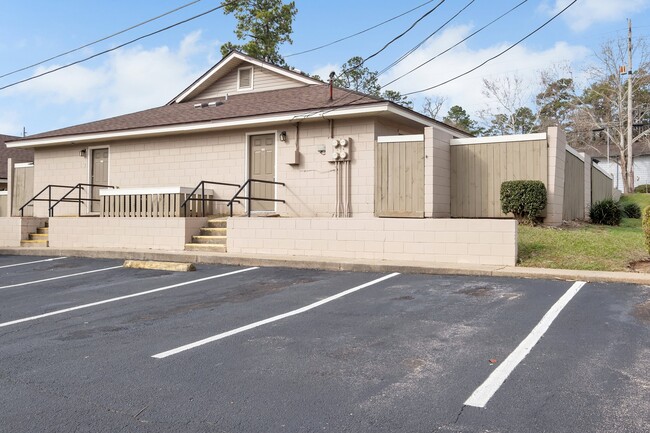 property at 2241 W Pensacola St