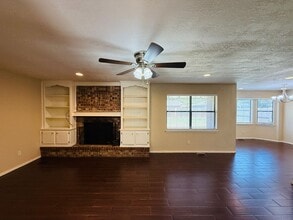 1135 W Johnathan Way in Mustang, OK - Building Photo - Building Photo