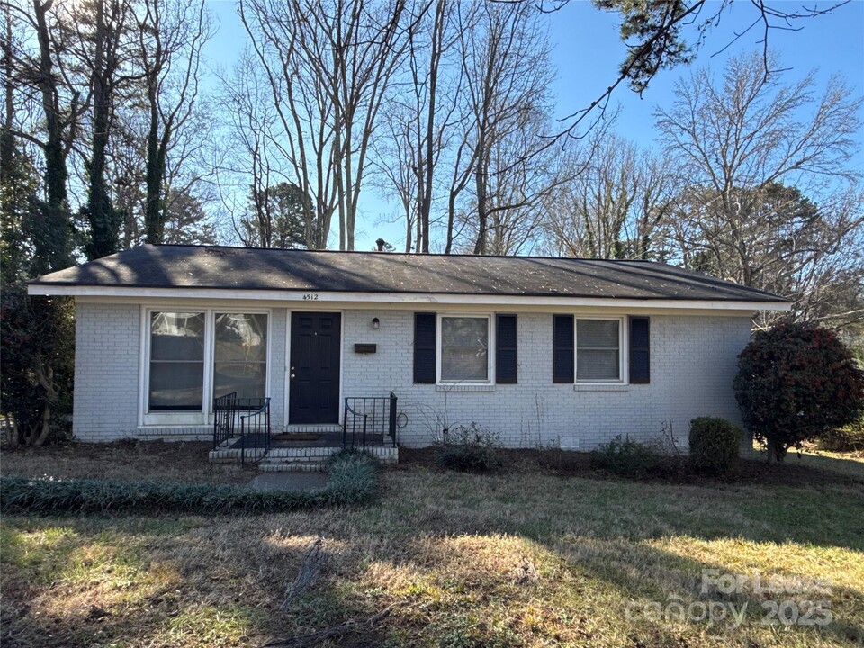 4512 Kavanaugh Dr in Charlotte, NC - Building Photo