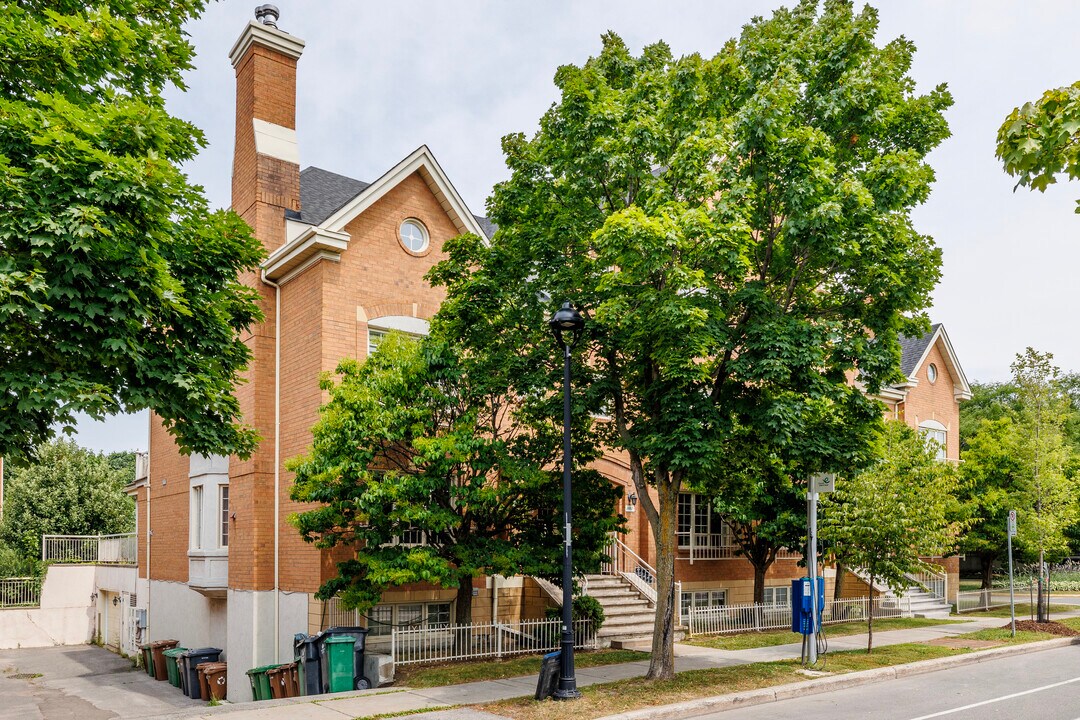 1463 Alexis-Nihon Boul in St. Laurent, QC - Building Photo