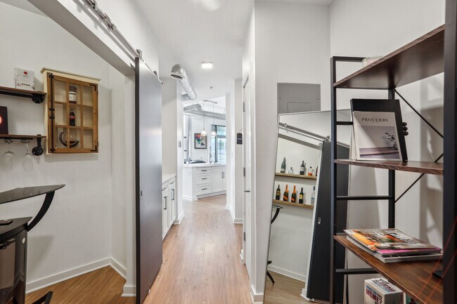 260 18th St NW, Unit 10206 in Atlanta, GA - Building Photo - Building Photo