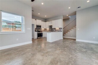 6303 Santos St in Austin, TX - Building Photo - Building Photo