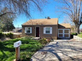 318 N Laguna St in Klamath Falls, OR - Building Photo