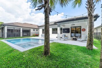 7641 NW 84th Ln in Tamarac, FL - Building Photo - Building Photo