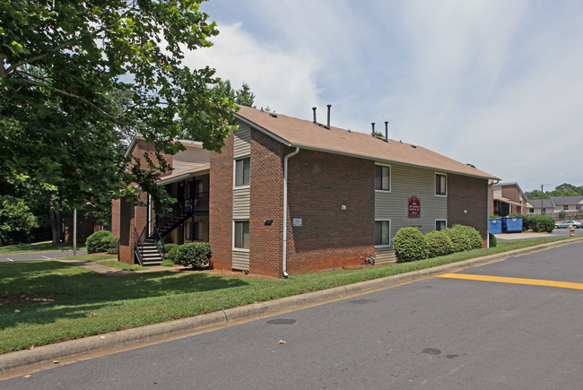 Hillcrest Apartments in Charlotte, NC - Foto de edificio - Building Photo