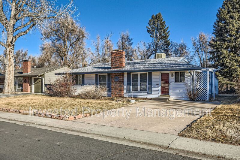 6345 E Minnesota Dr in Denver, CO - Building Photo