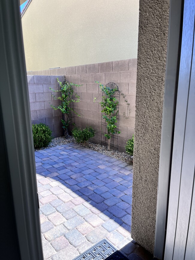 118 Nine Mile Creek Dr in Las Vegas, NV - Building Photo - Building Photo