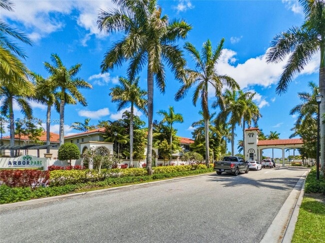 6011 Woods Edge Cir in Riviera Beach, FL - Building Photo - Building Photo