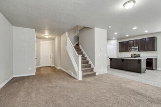 258 W Willow Creek Dr in Saratoga Springs, UT - Building Photo - Building Photo