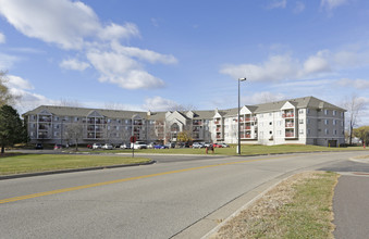 Briar Pond Apartments in Oakdale, MN - Building Photo - Building Photo