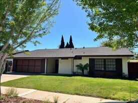 5020 Walnut Park Dr in Santa Barbara, CA - Building Photo