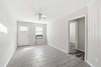 5010 Ennis St in Houston, TX - Building Photo - Building Photo