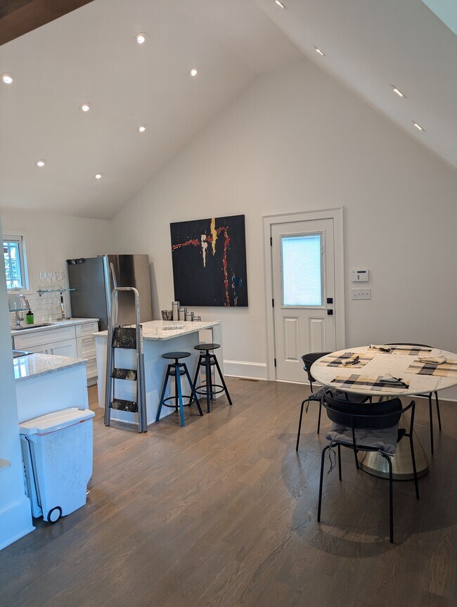 830 Myrtle St NE, Unit B in Atlanta, GA - Building Photo - Building Photo