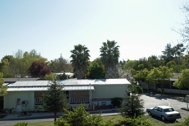 Woodward Bluffs Mobile Home Park in Fresno, CA - Foto de edificio - Building Photo