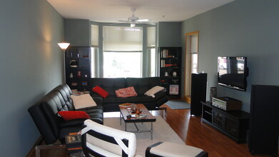 301 Harbour Town Dr, Unit 209 in Madison, WI - Building Photo - Building Photo