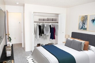 Seville Apartments in Kalamazoo, MI - Building Photo - Building Photo