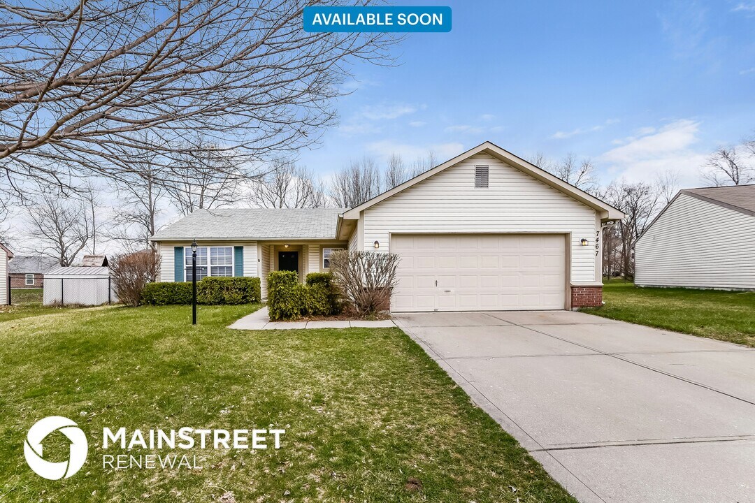 7467 Grandview Dr in Avon, IN - Foto de edificio