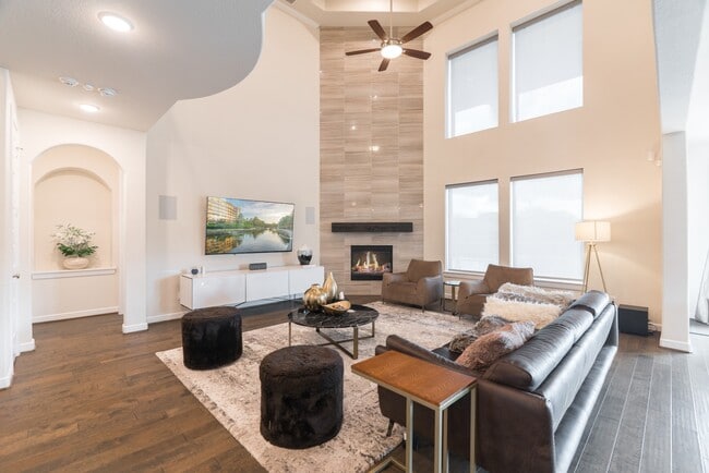property at 34 Winter Thicket Pl