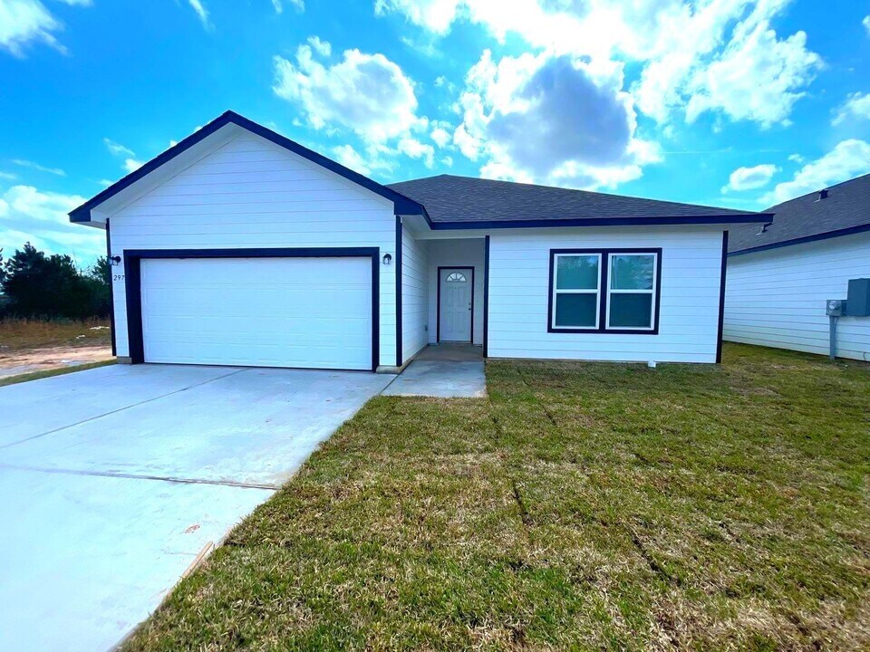 227 County Rd 5017 in Cleveland, TX - Building Photo