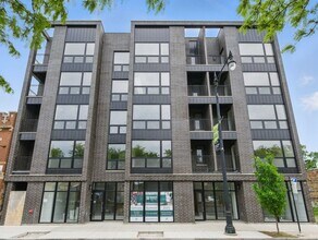 3045 W Irving Park Rd in Chicago, IL - Building Photo - Building Photo