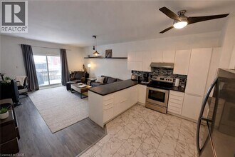 400 York Blvd in Hamilton, ON - Building Photo - Building Photo