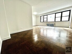 E 16 ST, Unit 3J in New York, NY - Building Photo