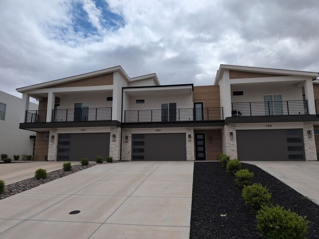 806 E Desert Cactus Dr in Washington, UT - Building Photo - Building Photo
