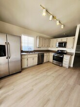 8472 W Gilmore Ave in Las Vegas, NV - Building Photo - Building Photo