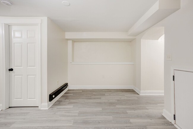 3217 W Montgomery Ave-Unit -Garden Apartment in Philadelphia, PA - Foto de edificio - Building Photo