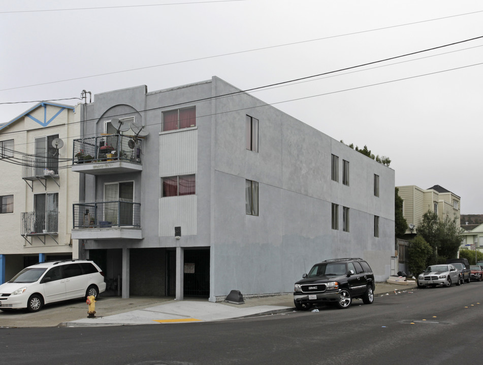 699 Sylvan St in Daly City, CA - Building Photo